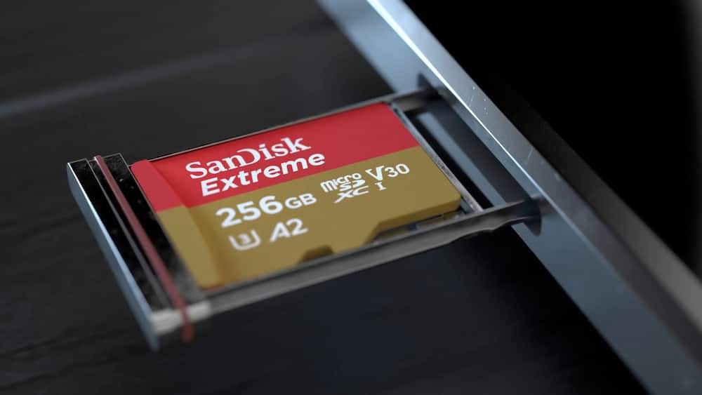 SanDisk Extreme microSDXC UHS-I V30 A2 memory card for the Insta360 Luna Ultra